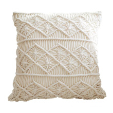 travesseiro decorativo longo de macrame